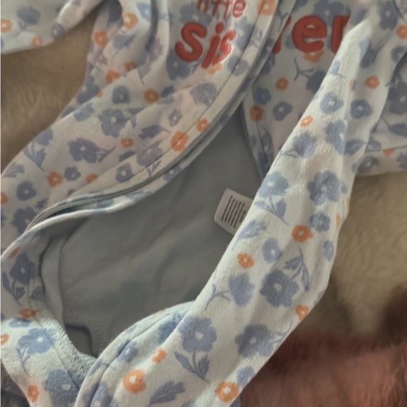 8 newborn girl pjs - Picture 2 of 4